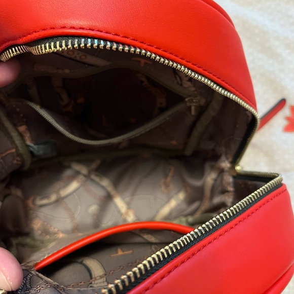 🎒 Small Red Backpack 🎒 - Picture 3 of 3